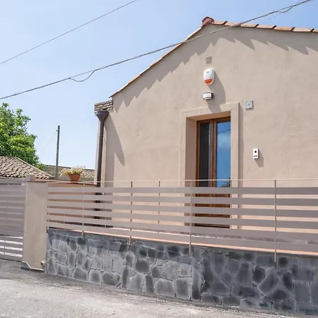 Casa Sautu-fau Nyaraló Santa Venerina