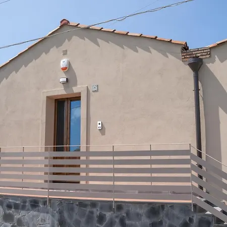 Casa Sautu-fau * Santa Venerina