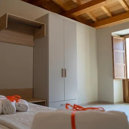 Casa Sautu-fau * Santa Venerina
